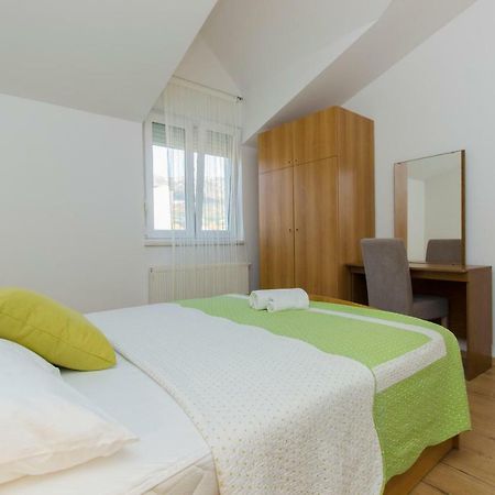 Apartmani Skelin***/**** Kastela Bagian luar foto