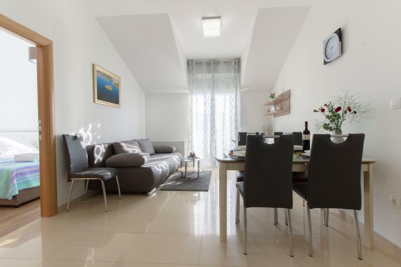 Apartmani Skelin***/**** Kastela Bagian luar foto