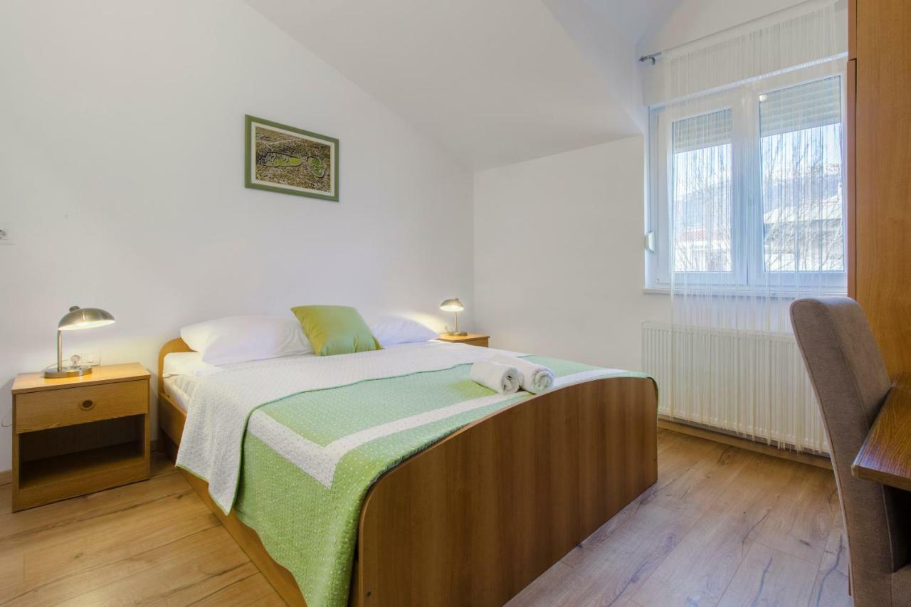 Apartmani Skelin***/**** Kastela Bagian luar foto