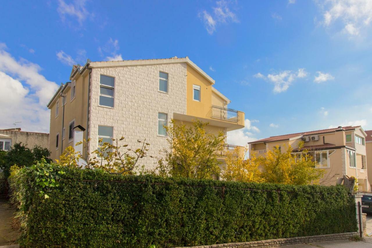 Apartmani Skelin***/**** Kastela Bagian luar foto