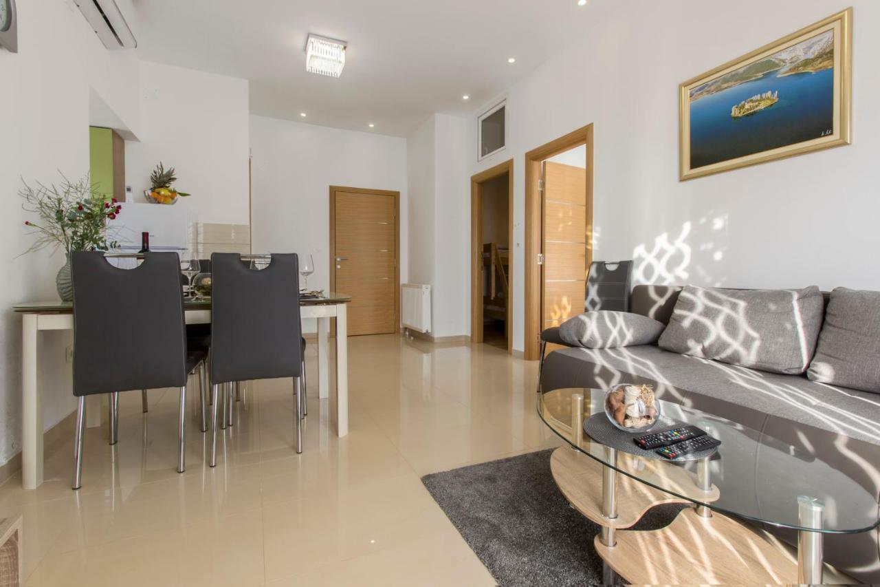 Apartmani Skelin***/**** Kastela Bagian luar foto