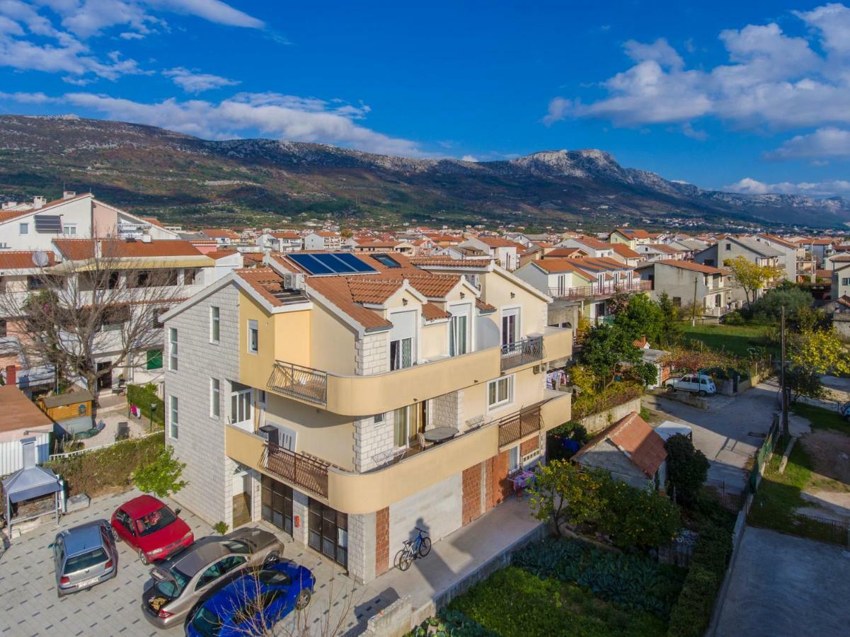 Apartmani Skelin***/**** Kastela Bagian luar foto