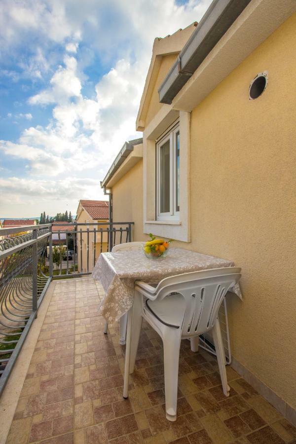 Apartmani Skelin***/**** Kastela Bagian luar foto
