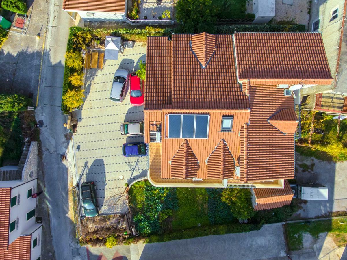 Apartmani Skelin***/**** Kastela Bagian luar foto