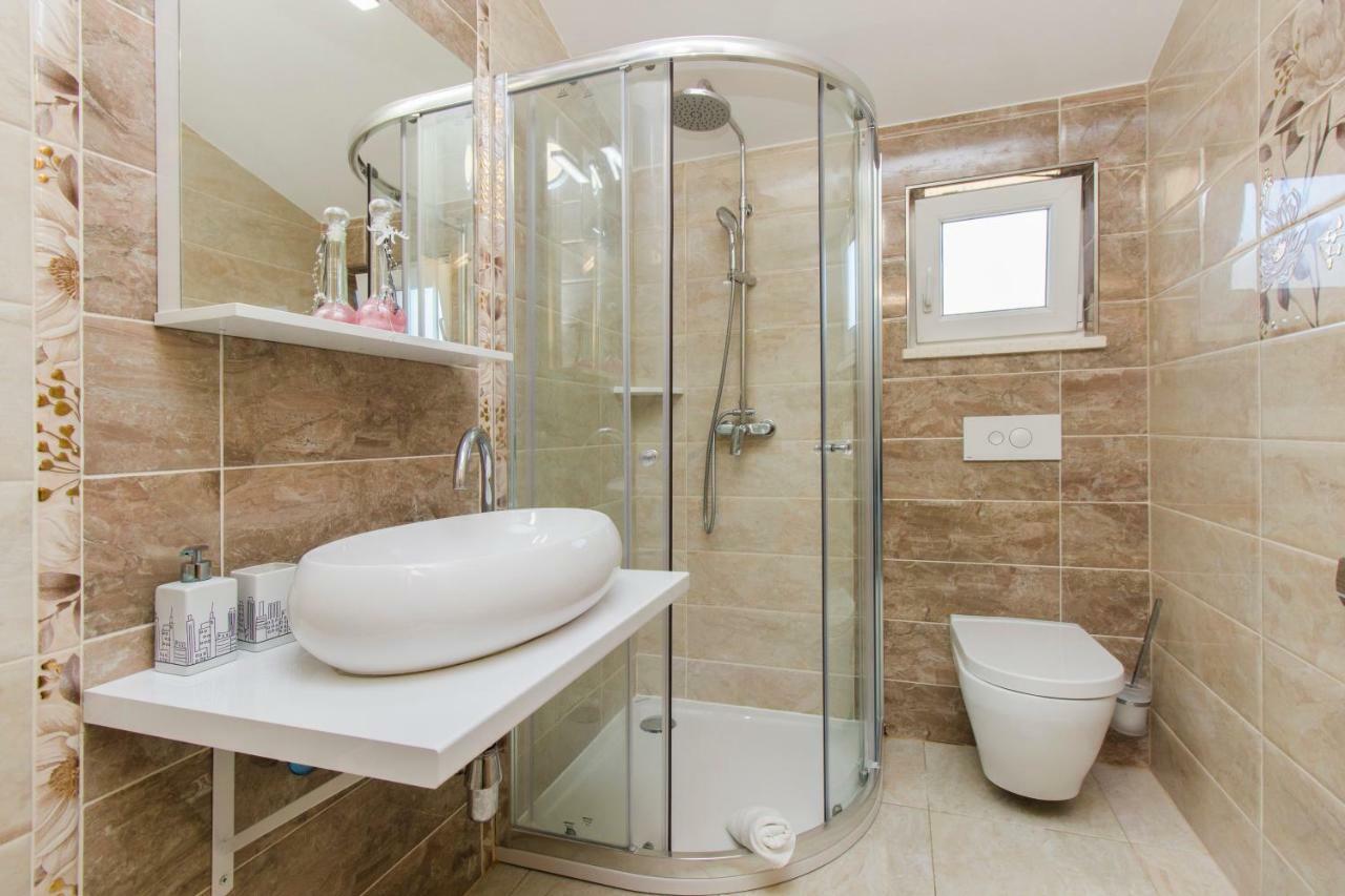 Apartmani Skelin***/**** Kastela Bagian luar foto