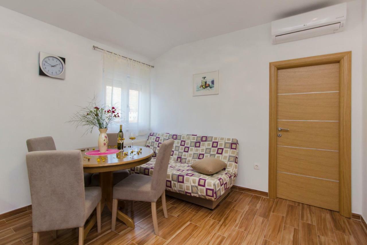 Apartmani Skelin***/**** Kastela Bagian luar foto