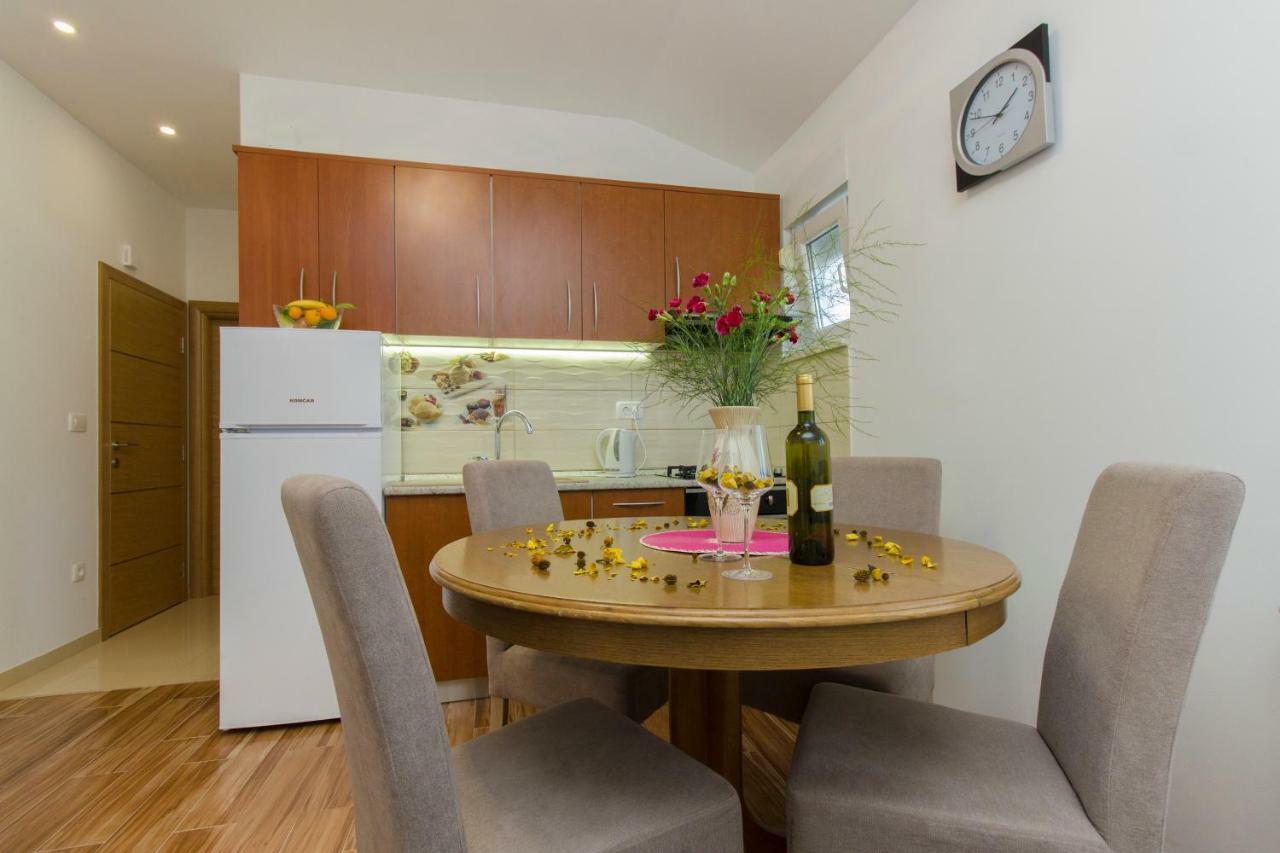 Apartmani Skelin***/**** Kastela Bagian luar foto