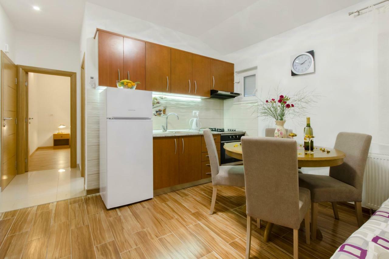 Apartmani Skelin***/**** Kastela Bagian luar foto